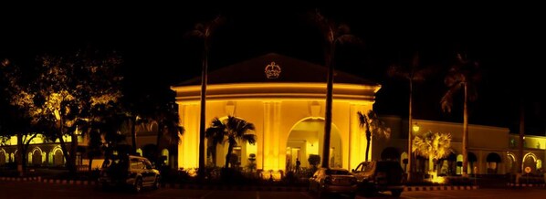 Façade de l’hébergement - soirée/nuit