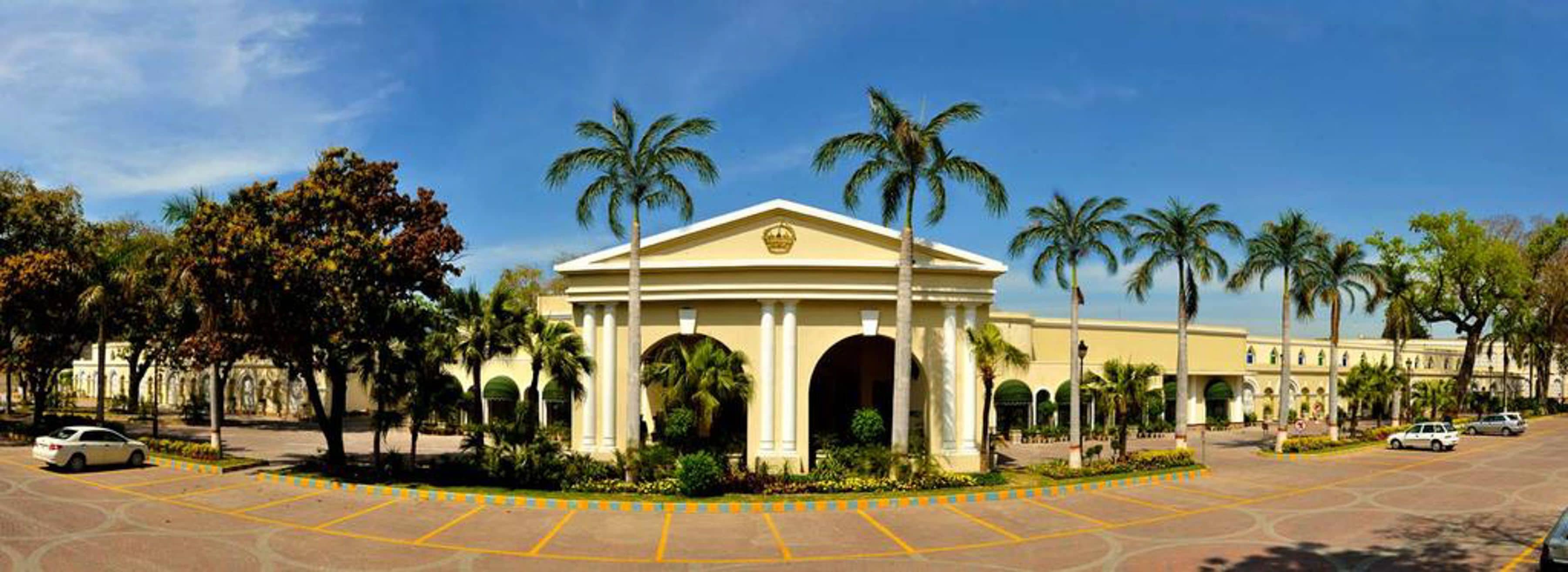 Vista frontal de la propiedad