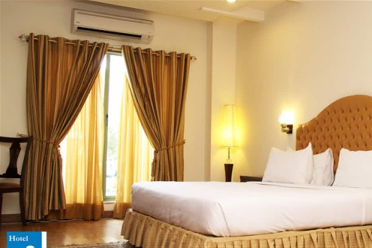 In-room safe, desk, blackout curtains, soundproofing