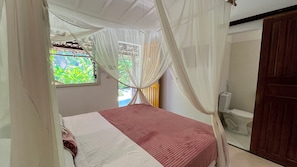 Minibar, individually decorated, individually furnished - Biribandos Rooms by Trancoso House (Porto Seguro)