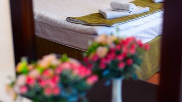 Comfort Double Room | Minibar, desk, blackout drapes, soundproofing