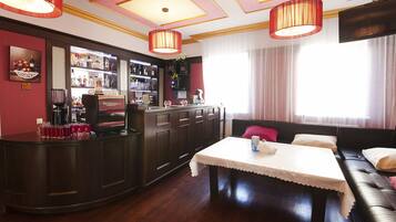 Bar (trong khuôn viên)