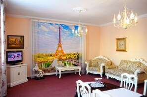 Suite, 1 Bedroom | Living area