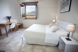 Skrivebord for bærbar PC, lydisolert, wi-fi (inkludert) og sengetøy