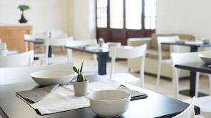 Buffet déjeuner (7 EUR par personne)