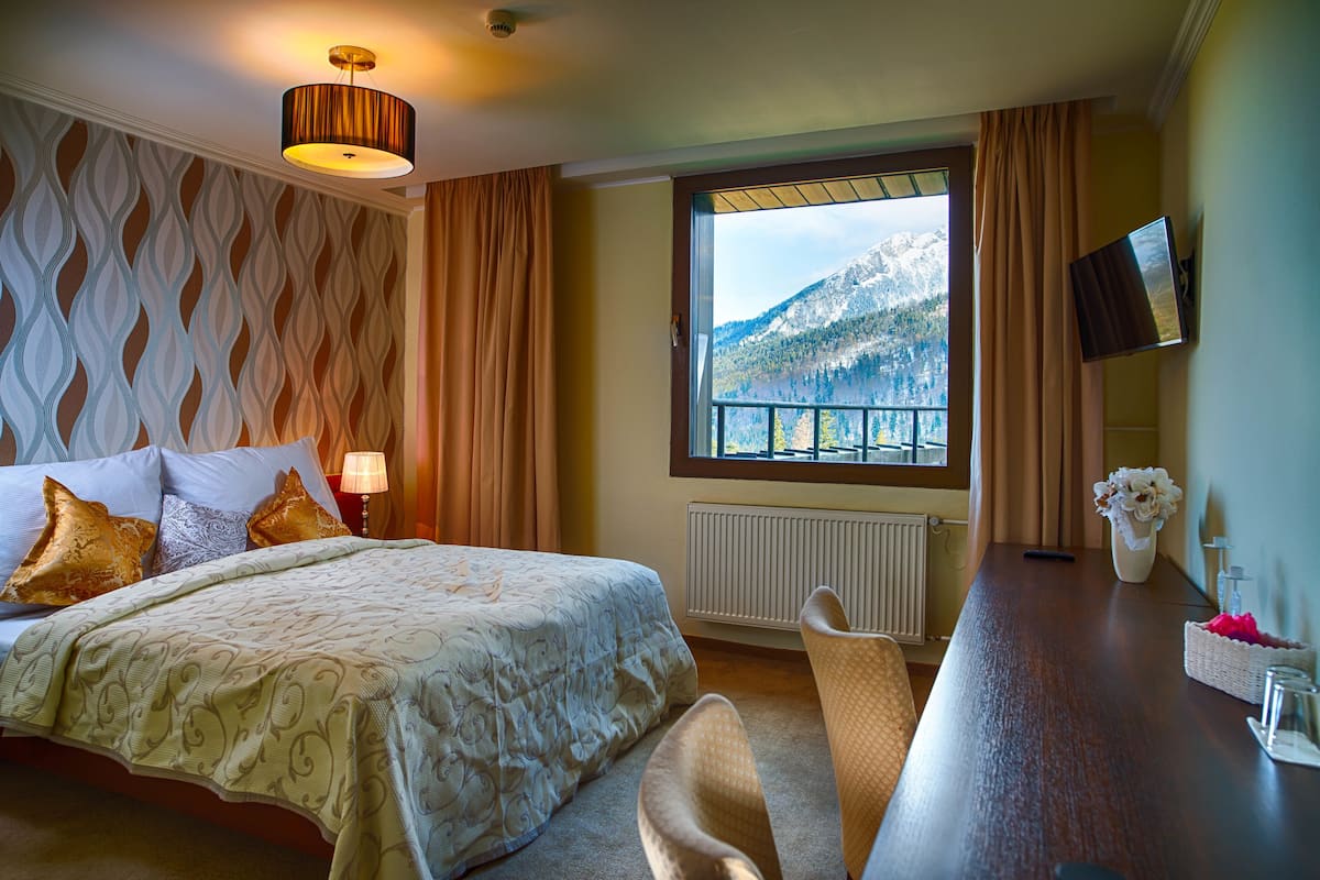 deluxe suite, 2 bedrooms, mountain view | view from room