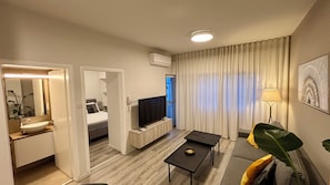 City Apartment, 1 Bedroom, Non Smoking, City View | Living area