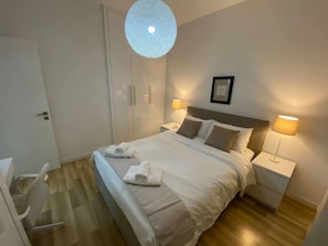 Appartement Ville | 1 chambre, décor unique, ameublement unique, rideaux d’obscurcissement