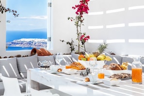 Breakfast meal - Erossea Villa Santorini Imerovigli (Santorini)