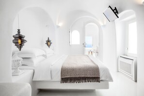Premium bedding, free minibar, in-room safe, soundproofing - Erossea Villa Santorini Imerovigli (Santorini)