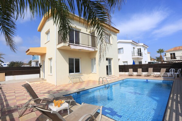 Private pool - SeaBreeze Villas with Private Pool by TrulyCyprus (Sotira)