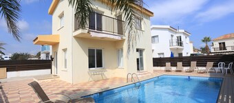 SeaBreeze Villas with Private Pool by TrulyCyprus