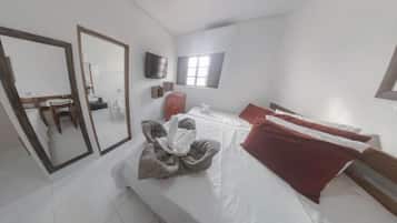 Frigobar, escrivaninha, ferros/tábuas de passar roupa, Wi-Fi de cortesia