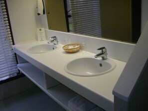 Double Room | Bathroom