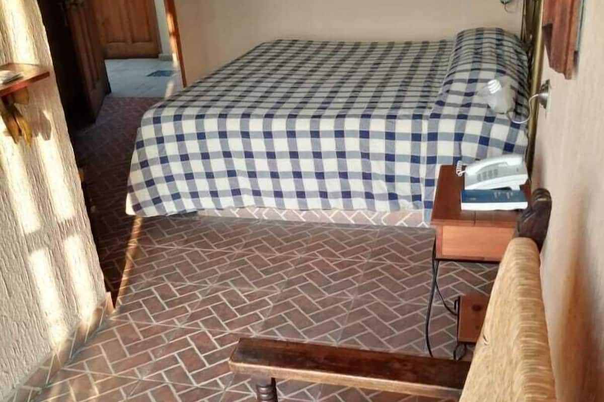 Double Room, 1 King Bed | In-room safe, rollaway beds (free), WiFi (free)