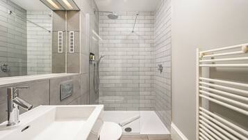 Classic Apartment, 1 Bedroom | Bathroom | Shower, free toiletries, hair dryer, towels