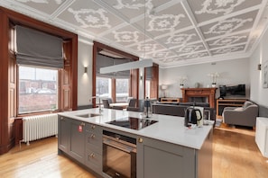 Deluxe Studio, 1 Bedroom | Private kitchen
