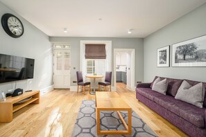 Leilighet – classic, 1 soverom | 1 soverom, safe på rommet, skrivebord og strykejern/-brett