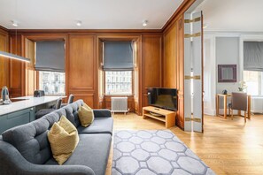 1 bedroom, in-room safe, desk, iron/ironing board - Destiny Scotland - Distillers House (Edinburgh)