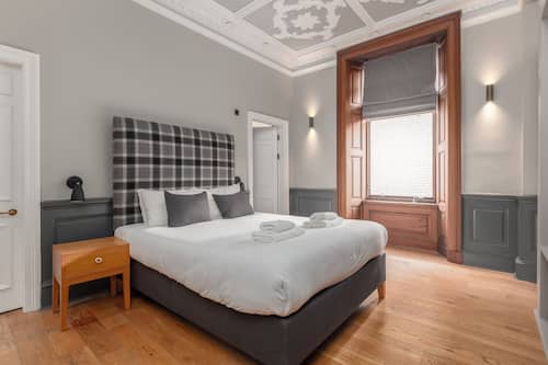 Deluxe Studio, 1 Bedroom | 1 bedroom, in-room safe, desk, iron/ironing board