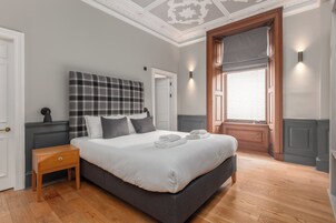 Deluxe studio, 1 slaapkamer | 1 slaapkamer, een kluis op de kamer, een bureau