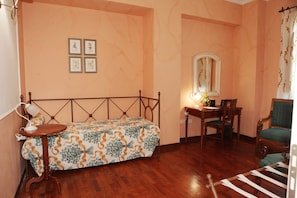 Minibar, in-room safe, cribs/infant beds, rollaway beds - Grand Hotel Bonaccorsi (Pedara)