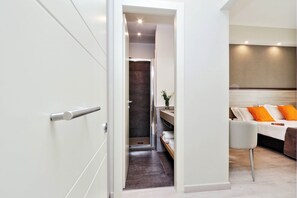Dobbeltrom – comfort | Sengetøy av topp kvalitet, minibar, safe på rommet og skrivebord