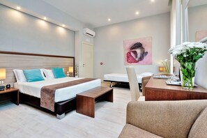 Rom – superior | Sengetøy av topp kvalitet, minibar, safe på rommet og skrivebord