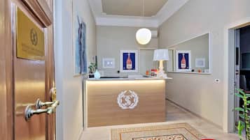 Quầy tiếp tân