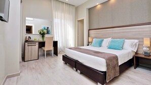A modern hotel room with a large bed, bedside tables, a desk with a chair, a small cabinet, and a large mirror. - Relais Servio Tullio (Rome)