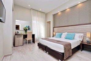 Comfort Double Room | Premium bedding, minibar, in-room safe, desk - Relais Servio Tullio (Rome)