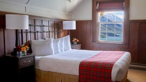 Quarto standard, 1 quarto, vista parcial para o lago | Escrivaninha, berços grátis