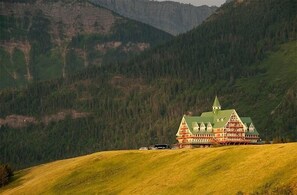 Exterior - Prince of Wales Hotel (Waterton Park)