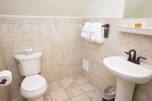 Bathroom - Prince of Wales Hotel (Waterton Park)