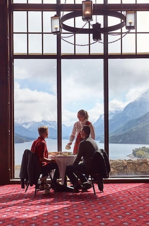 Dining. Prince of Wales Hotel