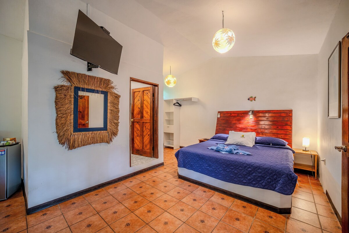 Superior Double Room, 1 King Bed | WiFi (free), bed sheets