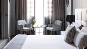 Chambre Double Deluxe (Grey) | 1 chambre, draps en coton égyptien, literie de qualité supérieure