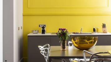 Suite (Split Level) | Private kitchen