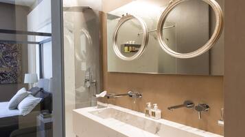 Junior Studio Suite | Bathroom