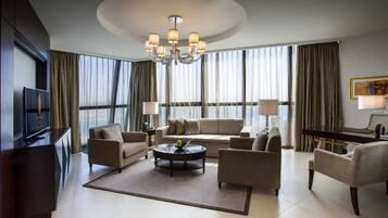 2 bedrooms, hypo-allergenic bedding, minibar, in-room safe