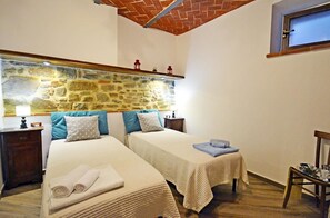 Apartment, 2 Bedrooms | 2 bedrooms, iron/ironing board, free WiFi, bed sheets - Appartamento Luna (Cortona)