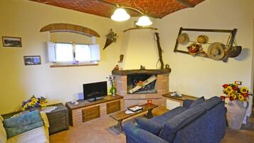 Apartment, 2 Bedrooms | Living room | Flat-screen TV