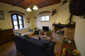 Apartment, 2 Bedrooms | Property entrance - Appartamento Luna (Cortona)