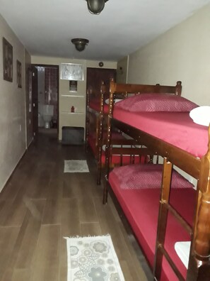 Economy Quadruple Room, 1 Bedroom, Smoking, Beach View | Blackout drapes, free WiFi, bed sheets - Paz e Amor Suite - Hostel (Angra dos Reis)