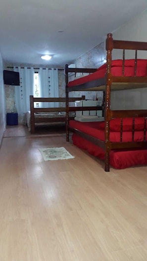 Family Room, 1 Bedroom, Beach View | Blackout drapes, free WiFi, bed sheets - Paz e Amor Suite - Hostel (Angra dos Reis)