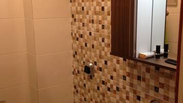 Appartement Luxe, 2 chambres, vue mer, en front de plage | Salle de bain