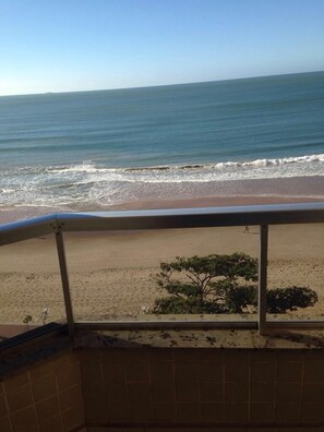 Appartement, 2 chambres, vue mer, en front de plage | Vue de la chambre