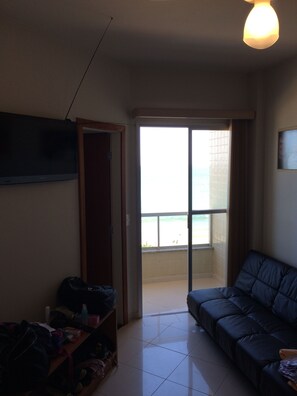 Appartement Luxe, 2 chambres, vue mer, en front de plage | Coin séjour