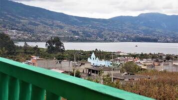 Quarto casal ou duplo exclusivo | 1 quarto, edredons de pluma, individualmente mobiliados, escrivaninha