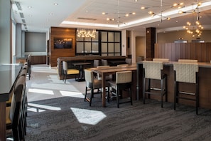 Lobby lounge - TownePlace Suites by Marriott Saskatoon (Saskatoon)